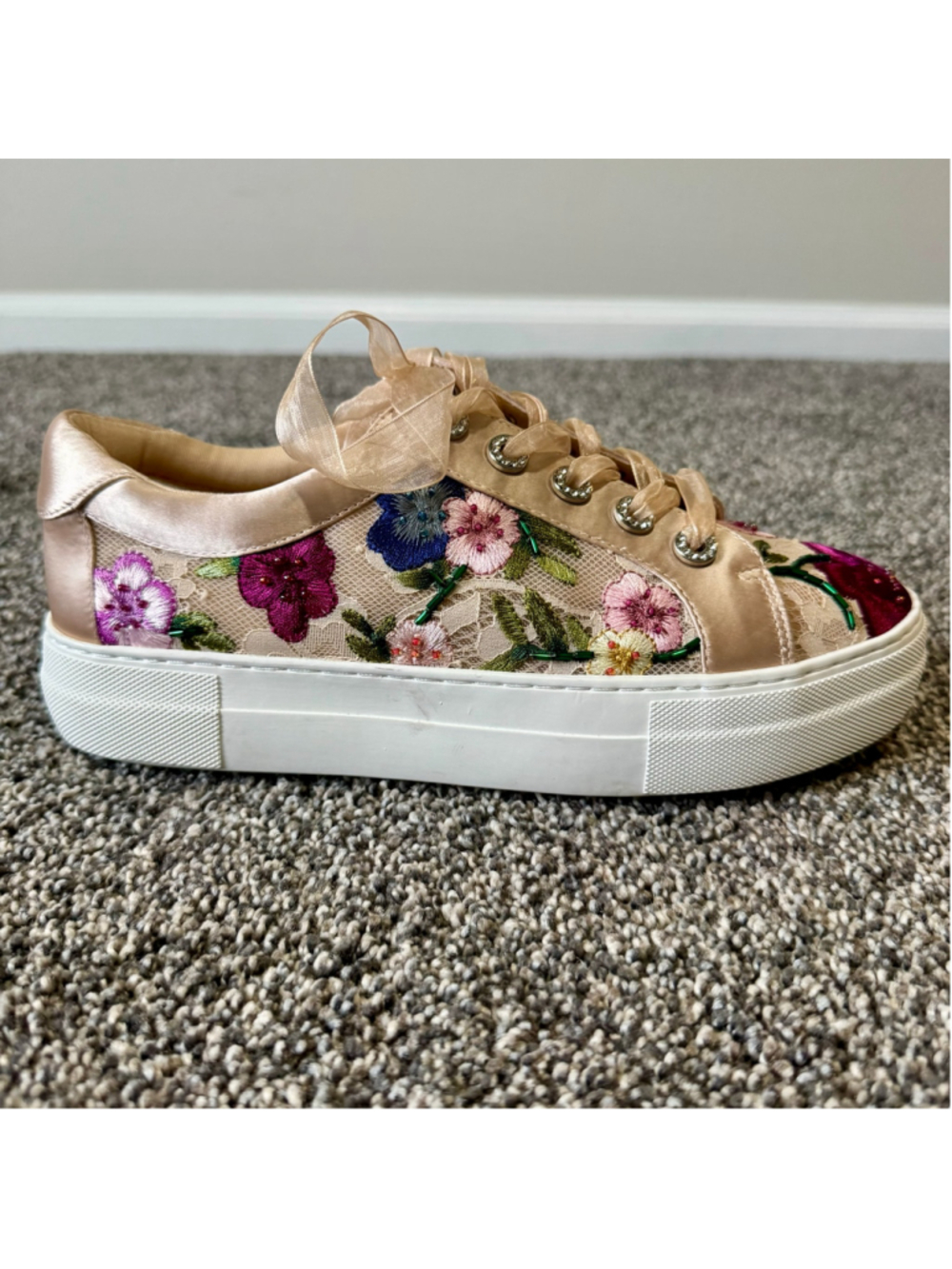 Women's Betsey Johnson Jayla Embroidered & Beaded Sneakers Size 8.5 - Picture 5 of 13